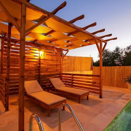 ヴィラ Comfortable 3-bedroom With Pool And Garden カシュ