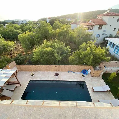 Comfortable 3-bedroom With Pool And Garden カシュ
