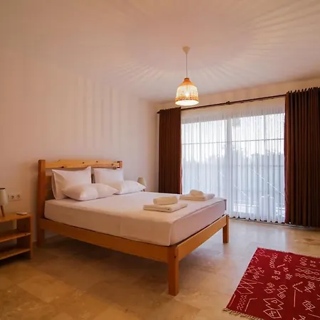 Comfortable 3-bedroom With Pool And Garden カシュ